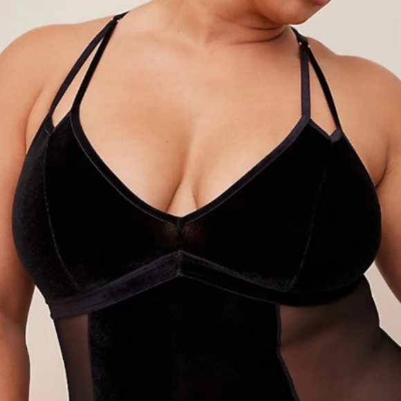 🆕 Black Velour and Mesh Bodysuit 2 2X 18 20 NWT Torrid New! Top - Picture 4 of 5